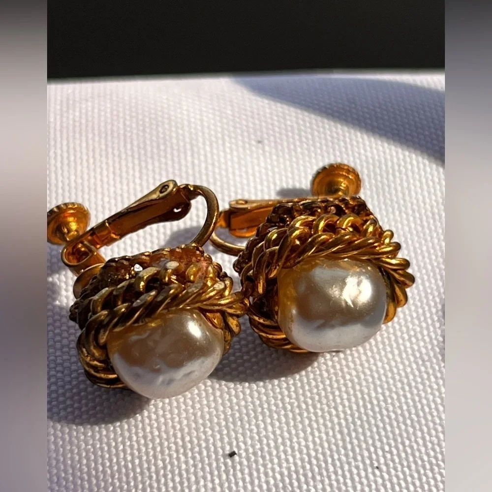 Miriam Haskell | Signed Vintage Pearl Clip screw  On Earrings - Very Rare …